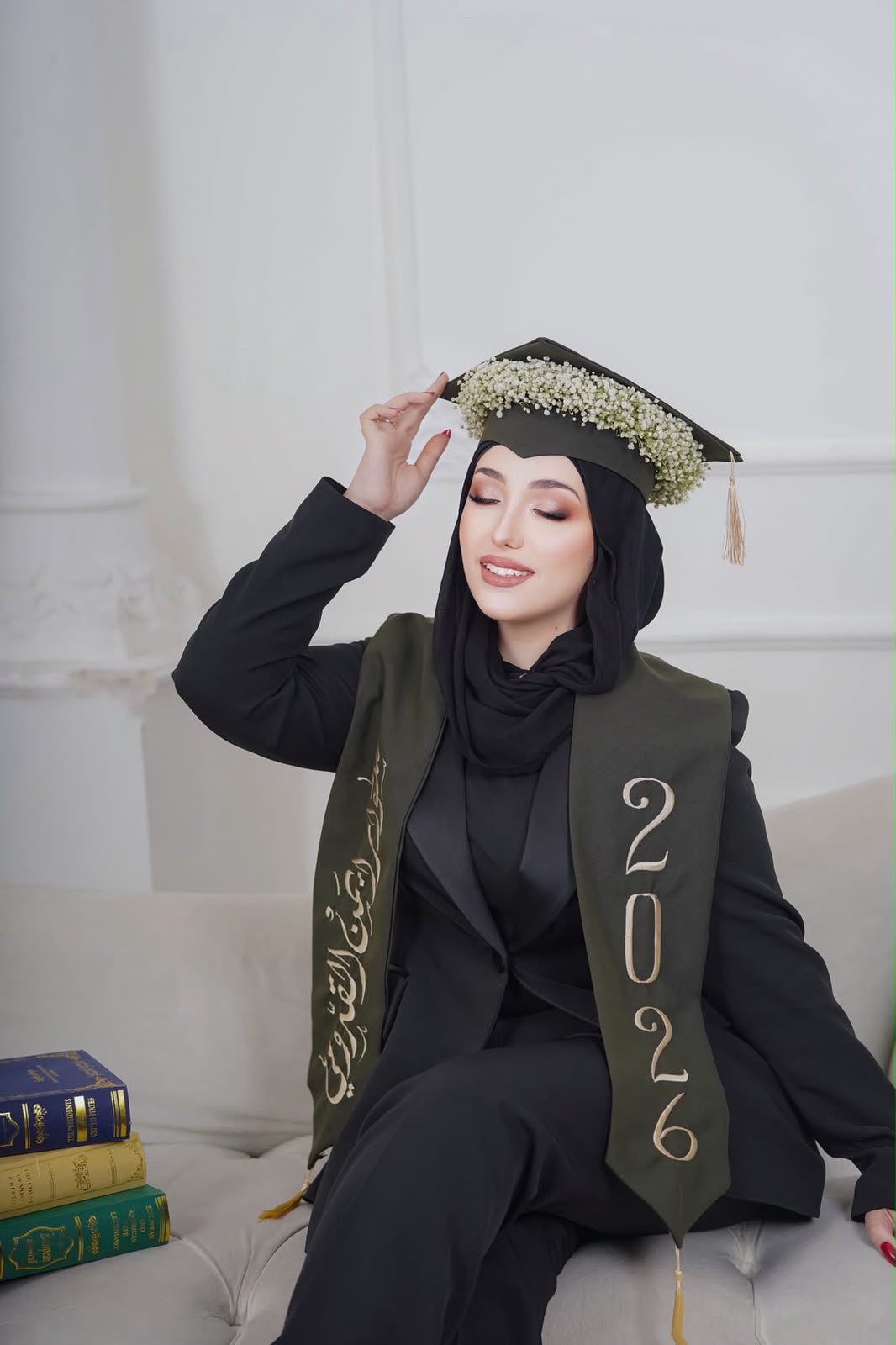 سوار بقبعة التخرّج